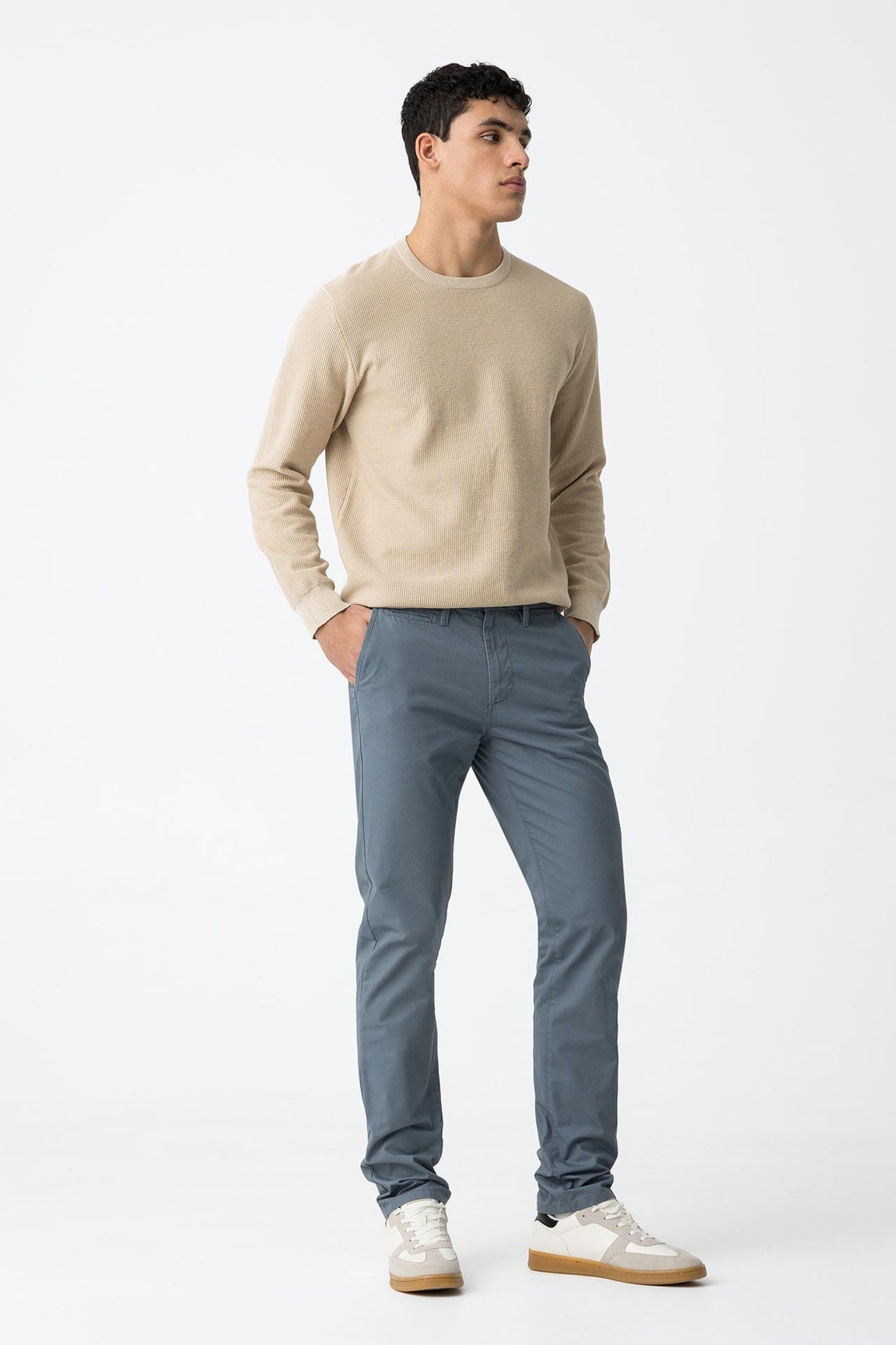 PANTALÓN CHINO
