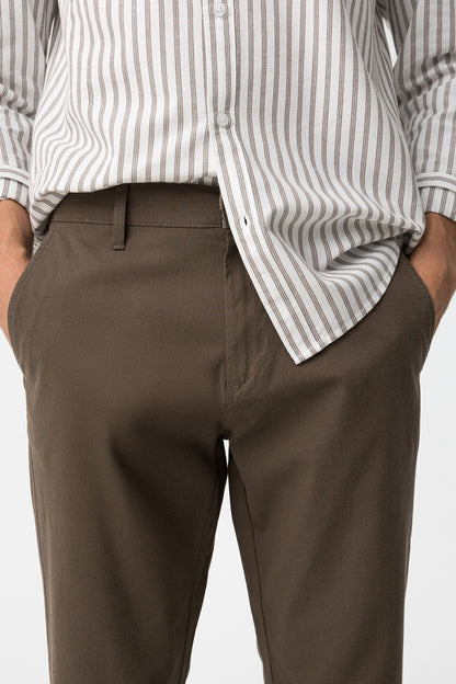 PANTALÓN CHINO