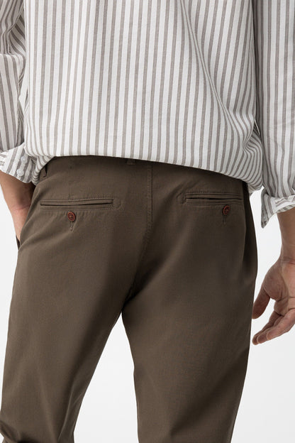 PANTALÓN CHINO