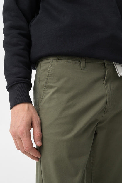 PANTALÓN CHINO